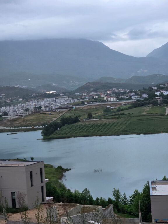 SHITET VILË ELITARE 📍 Rezidenca Lake Shore – Pranë Liqenit të Farkës, Tiranë