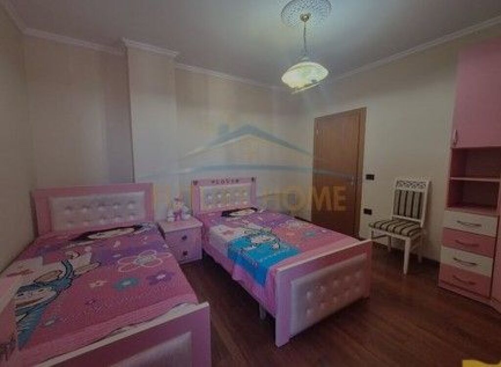 Disponiamo di un Appartamento 2+1 in Vendita al Boulevard Giovanna d'Arco, vicino al Ministero degli Affari Esteri