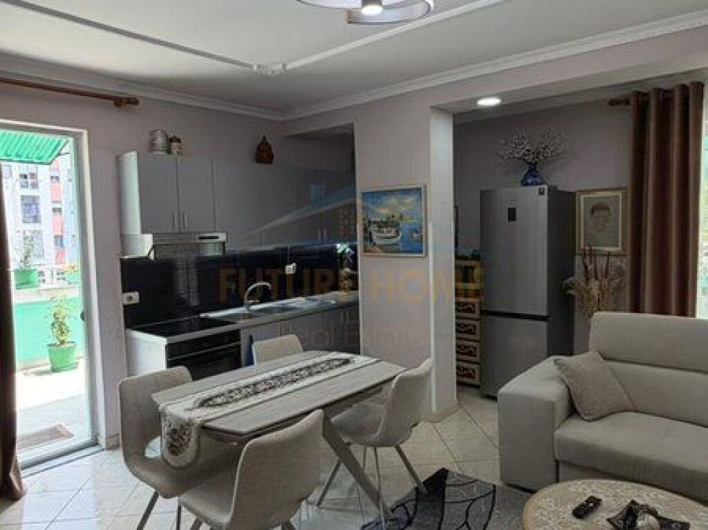 Shitet, Apartament 2+1+2, Fresk