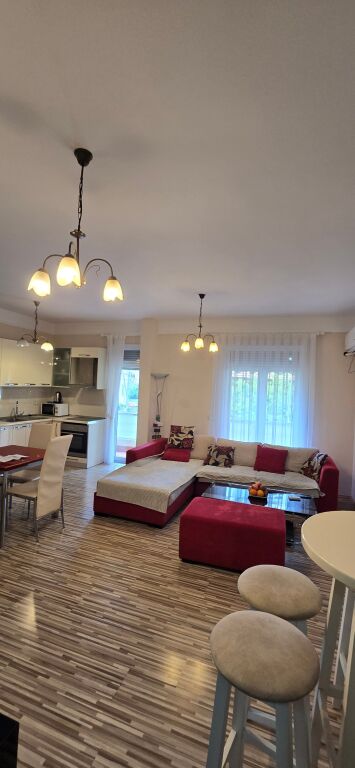 APARTAMENT 2+1, MYSLYM SHYRI