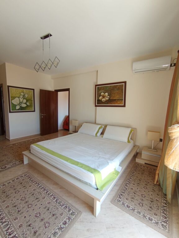 Shitet Apartament 125 m2 ne Golem