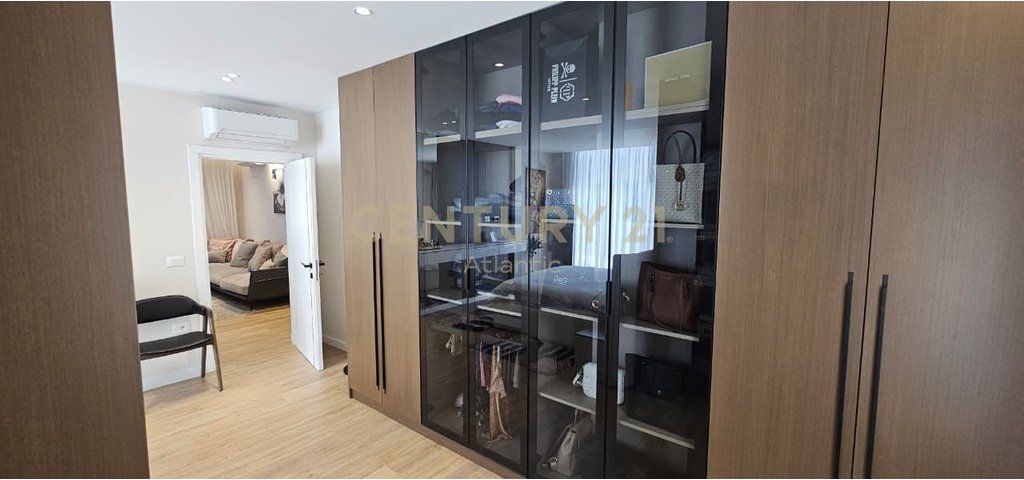 MODERN VILLA FOR SALE 3 FLOORS - RROTA E KUQE BEACH