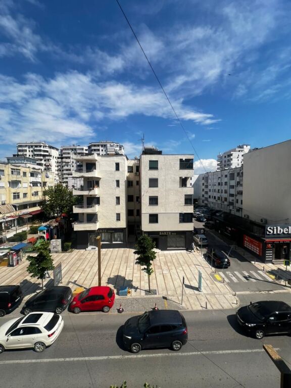 JEPET ME QERA APARTAMENT 2+1 PRANE FLAGSHIP CENTER, DURRES