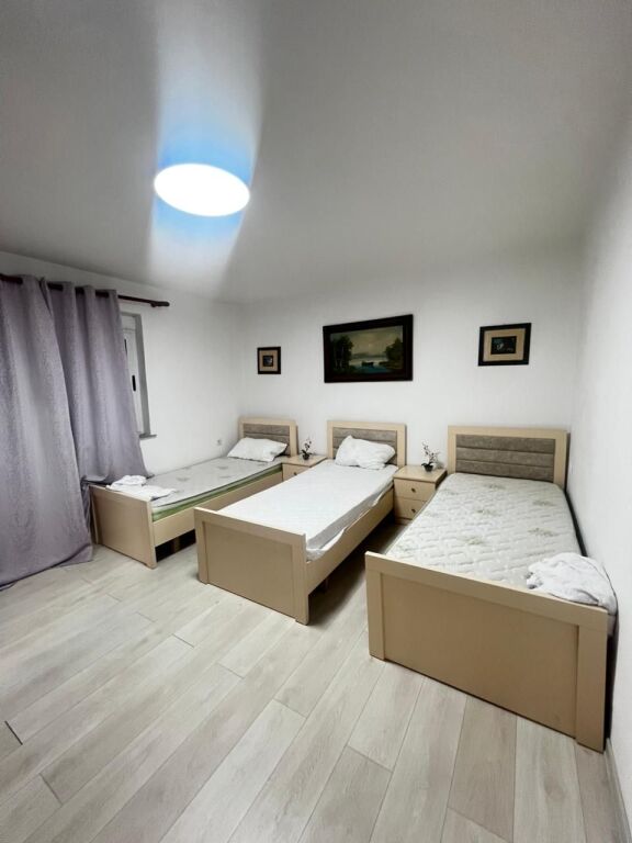 JEPET ME QERA APARTAMENT 2+1 PRANE FLAGSHIP CENTER, DURRES