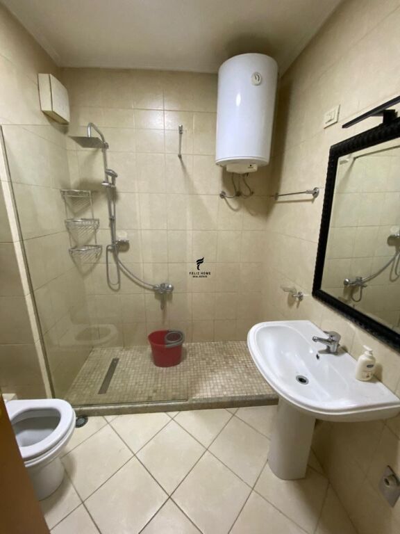 OFFICE FOR RENT 80 M2 BLLOK 120,000 LEKE FH-75049