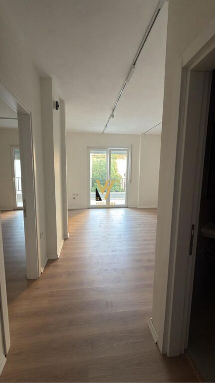 OFFICE 135 M2 FOR RENT AT PAZARI I RI 1,500 EURO
