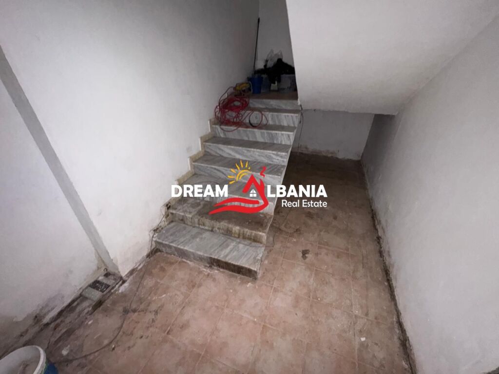 Magazine Bodrum ne shitje mes Rruges Durresit dhe Rr. Mine Peza Qender Tirane (ID 4181126 )