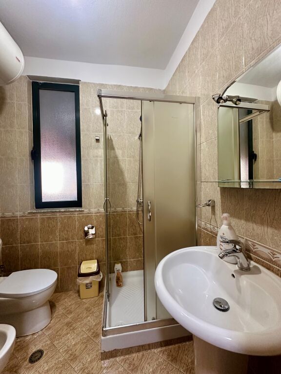 🏢Prane Shkolles se Mesme “Partizani” jepet me qera apartament 2+1+2,i mobiluar.800Euro    