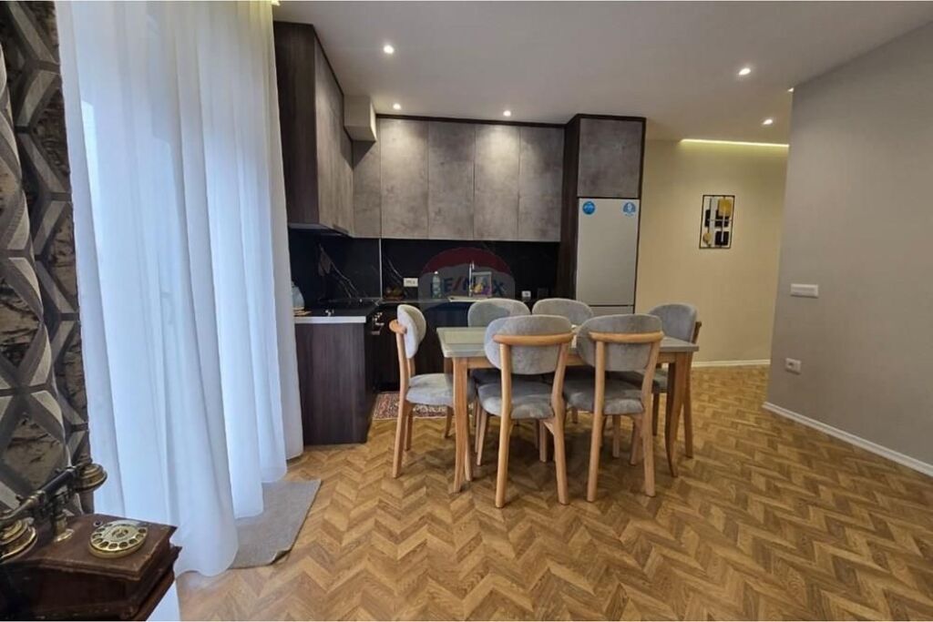 Apartament 2+1+2+Prakim me qera Dritan Hoxha