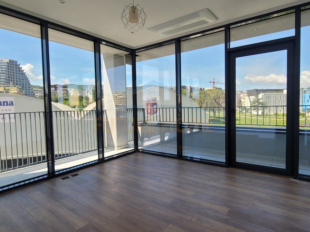 Jepet me qera ambient per zyra, Lake View Residence