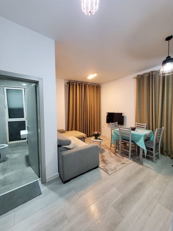SUPER APARTAMENT 1+1 ME QIRA