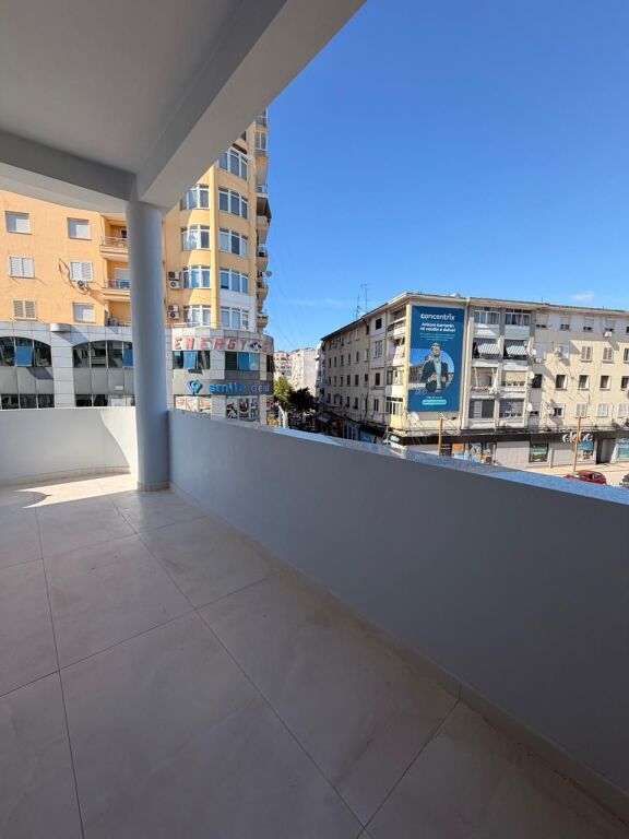 Jepet me Qira Ambient Biznesi – Stacioni iTrenit, Durrës