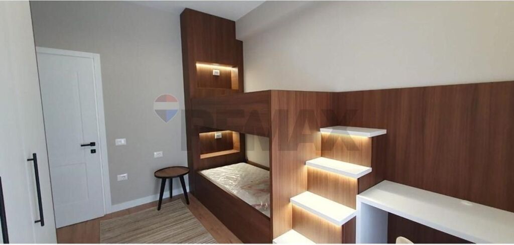 Apartament - Për Qira - Kopshti Botanik, Tiranë