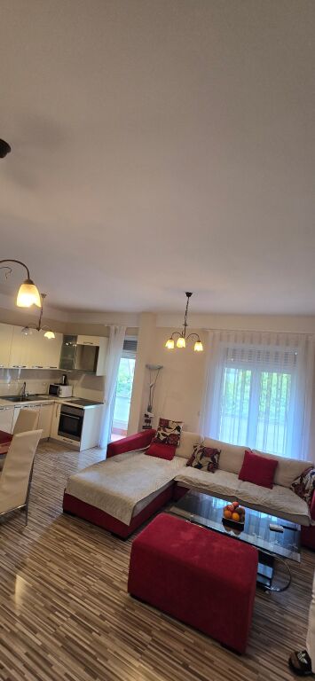 APARTAMENT 2+1, MYSLYM SHYRI