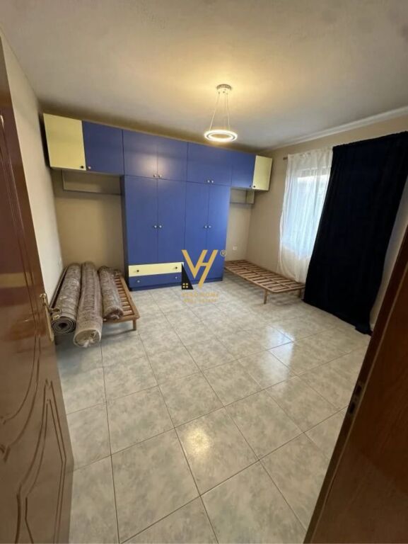 JEPET HYRJE 2+1 ME QIRA NE SHKOZE 400 EURO