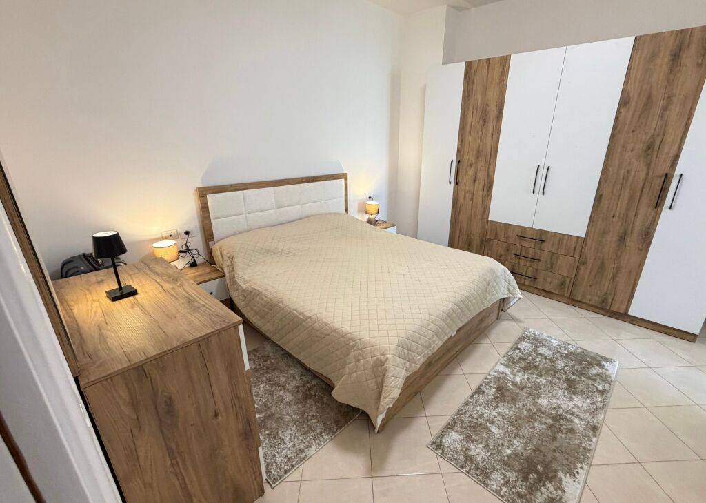 Jepet me qira apartment 2+1 ne Yzberisht tek pastieri nela 6