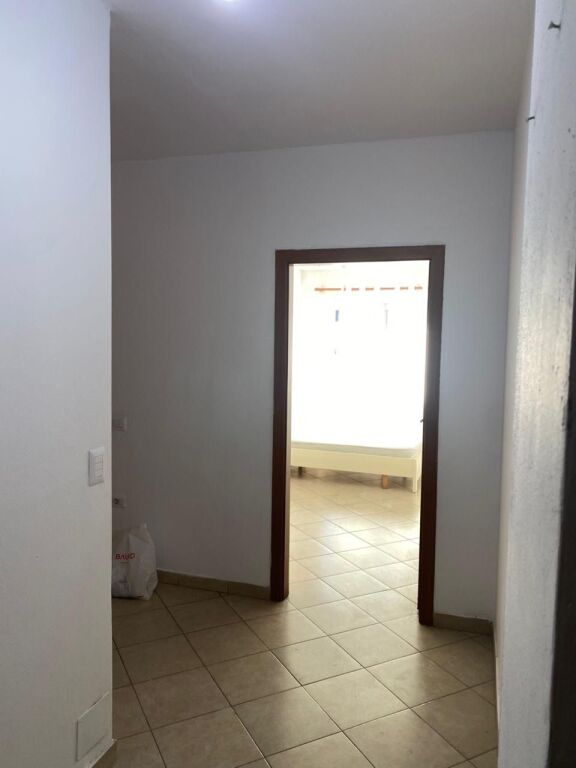1+1,i mobiluar te vila L astir,350 mije leke