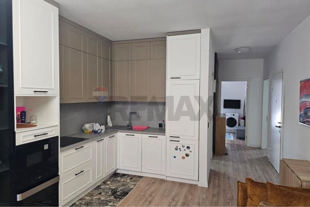 Shitet Apartament 2+1+2 ballkone në Astir