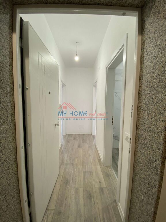 Zyre me Qira Komuna e Parisit Tirane