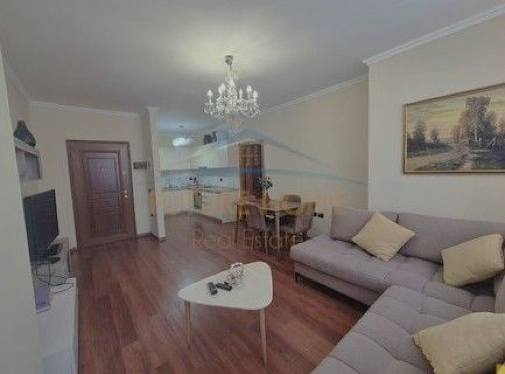 Disponiamo di un Appartamento 2+1 in Vendita al Boulevard Giovanna d'Arco, vicino al Ministero degli Affari Esteri