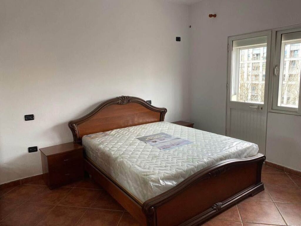 🏡 Jepet me qera apartament 3+1 📍 Përballë gjimnazit “Ismail Qemali”