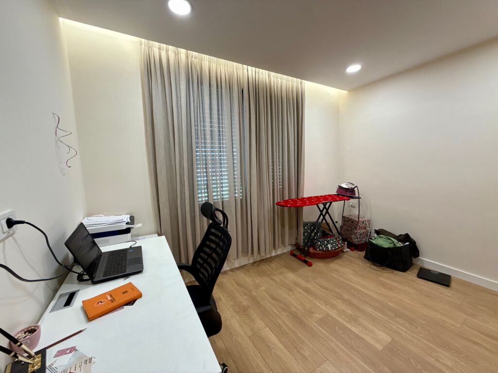 Shitet apartament 3+1+2 ne Qender ,Tirane