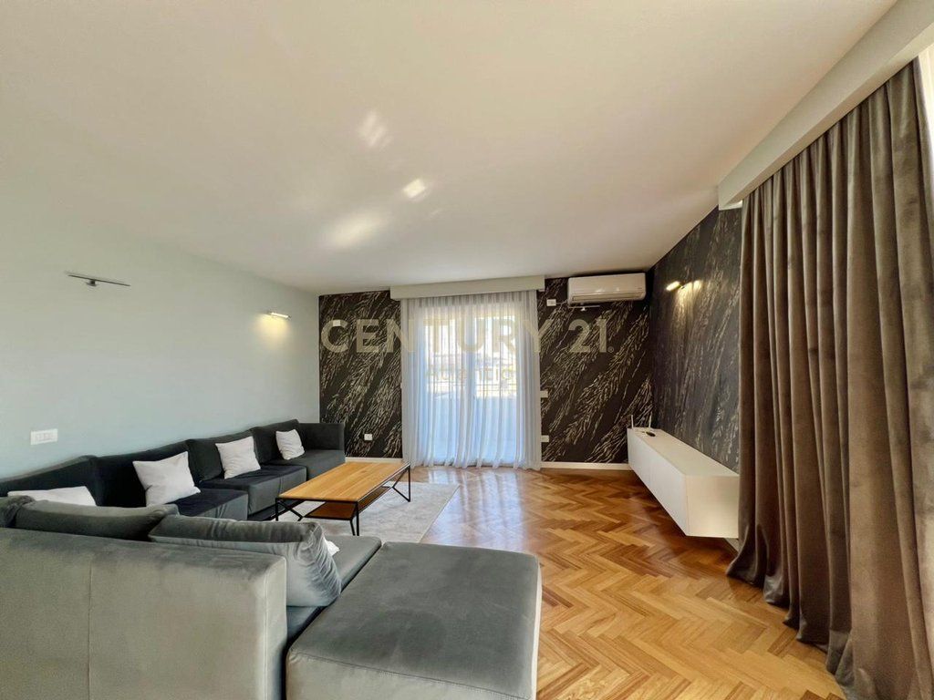 EXCLUSIVE ! SHITET APARTAMET LUXURY 2+1+2 TUALETE + 80M2 VERANDE DHE 1 GARAZHD NE PLAZH ILIRIA DURRES !