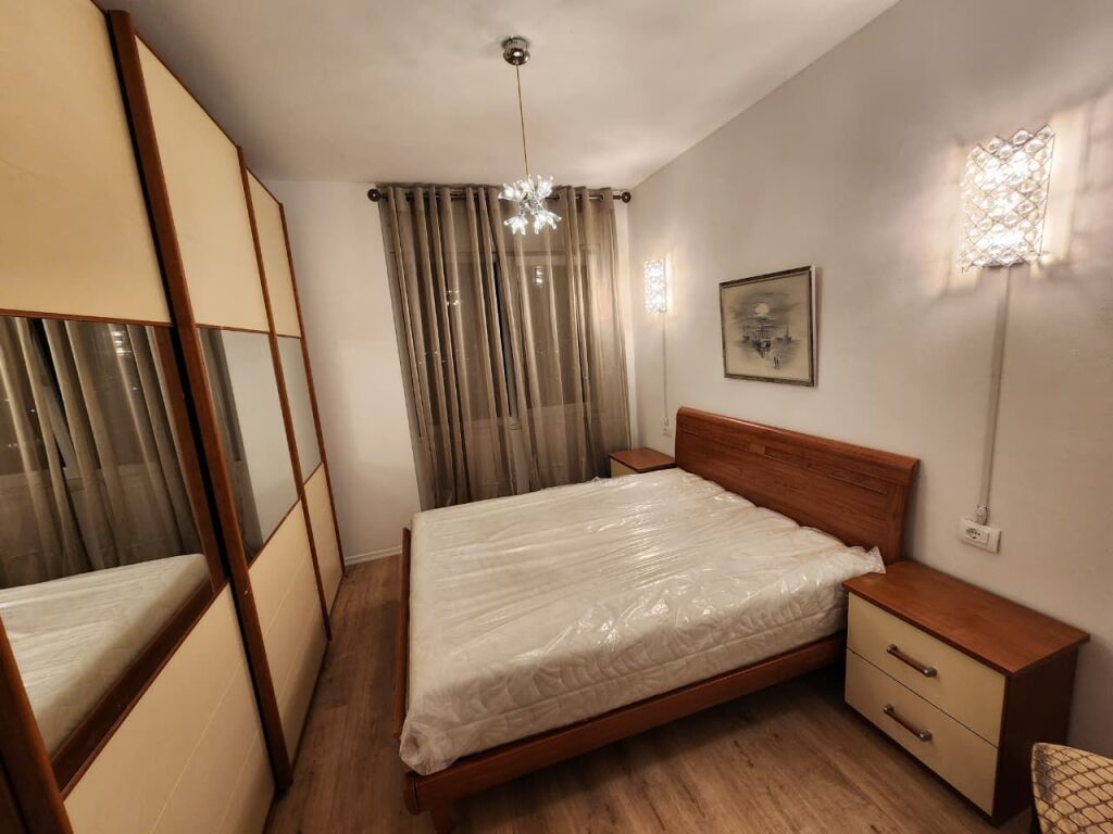Jepet me qera Apartamenti 2+1+ Garazh , Univers City 450 Mije leke