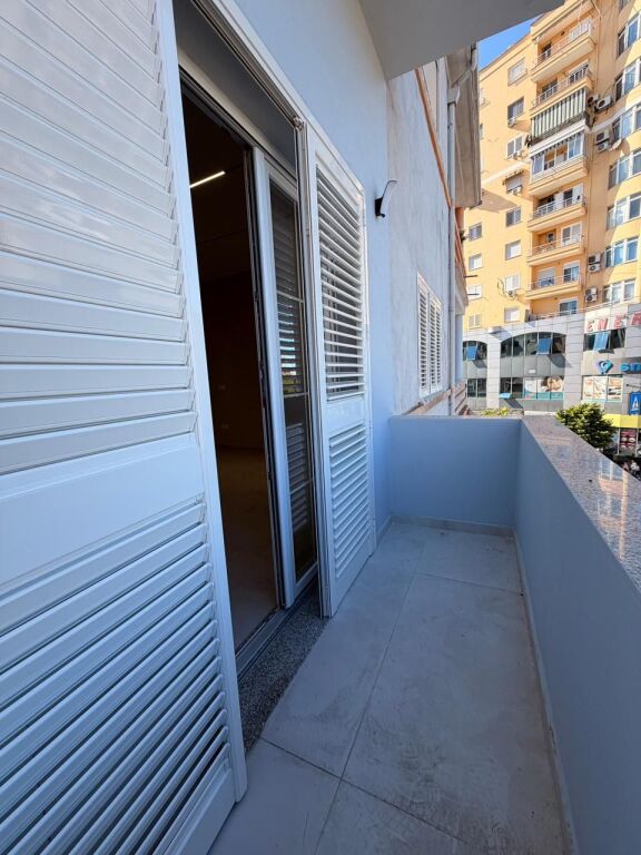 Jepet me Qira Ambient Biznesi – Stacioni iTrenit, Durrës