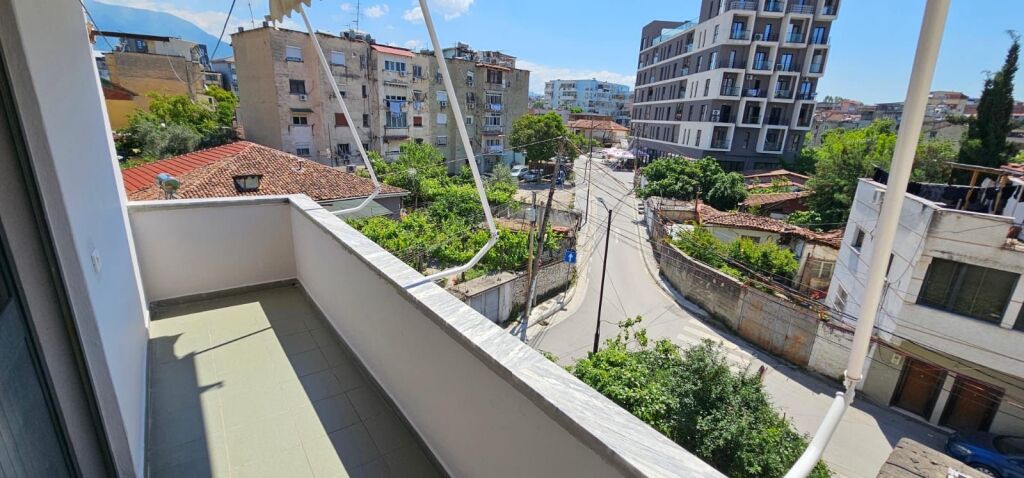 Jepet me qera apartament 1+1 Te shkolla Mihal Grameno