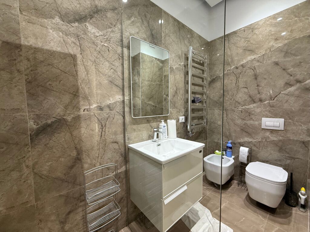 Shitet apartament 2+1+2 afer kompleksit Delijorgji