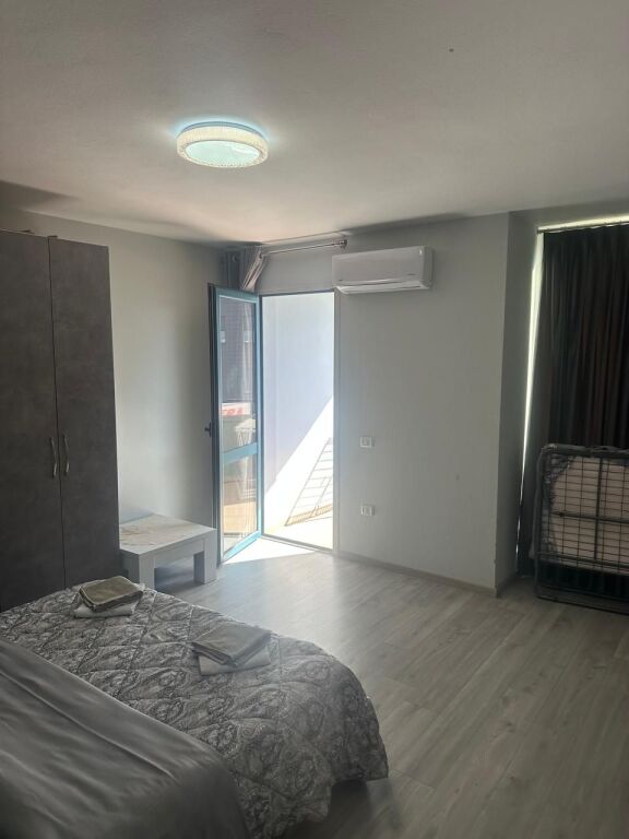 Jepet me qera 2+2 liqeni that te Kolombo 60000 lek mobiluar