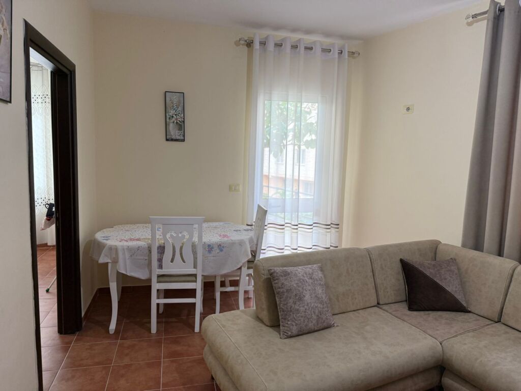 Jepet me qira 2+1+1 Astir te Fratari 42.000 leke