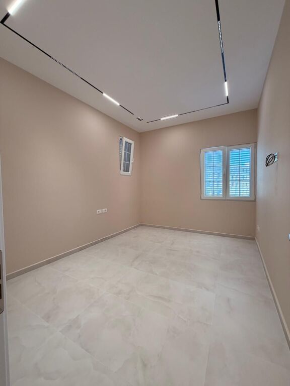 Jepet me Qira Ambient Biznesi – Stacioni iTrenit, Durrës