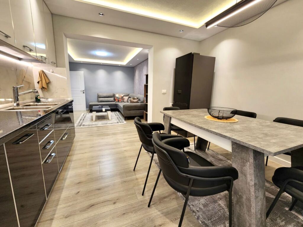 Me Qera: 2+1 🔑 Modern &amp; I Ri 📍 BLLOK/GARDA - Super Investim (Kati 4 Jo I Fundit) - 950€/Muaj