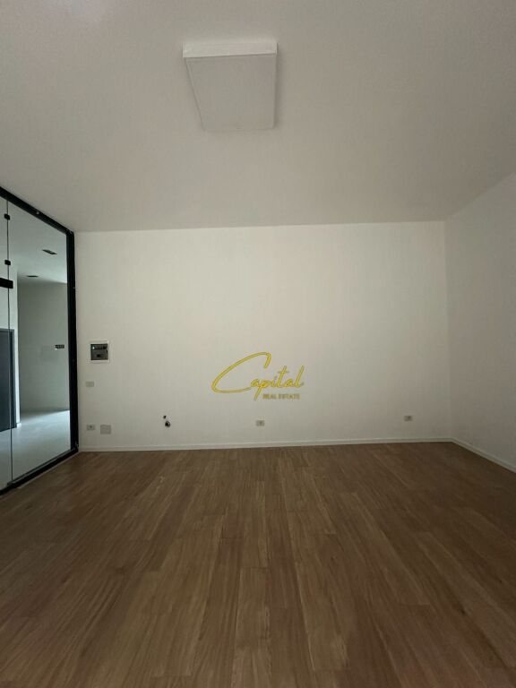 LOCALE COMMERCIALE IN AFFITTO 30 M2 VIA MINE PEZA 75.000 LEKE