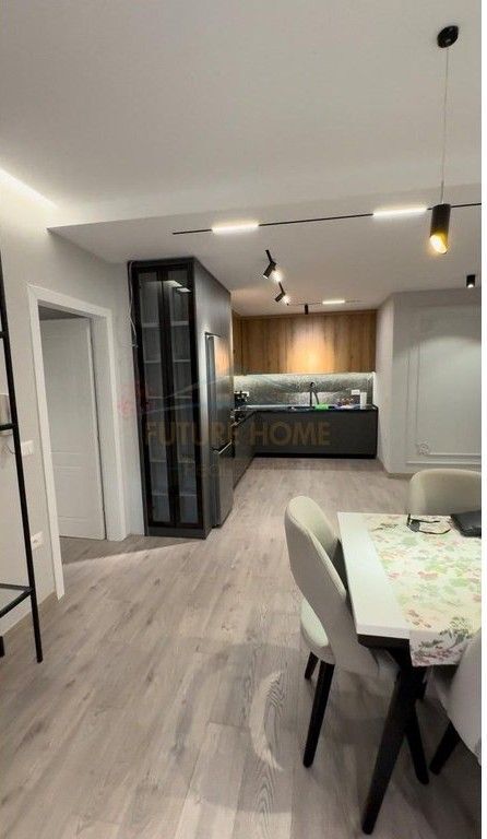 Shitet Apartament 2+1 ne Fresk, afer rruges Muhamed Deliu