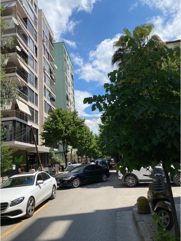 Apartament 2+1 per shitje tek Blloku