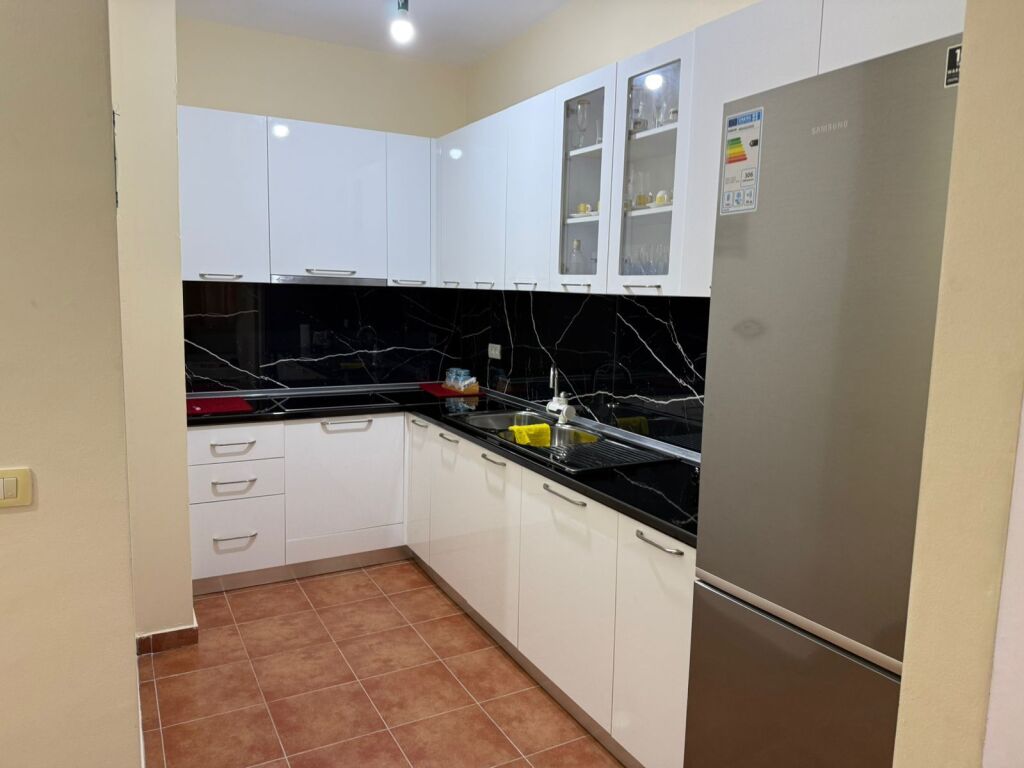 Jepet me qira 2+1+1 Astir te Fratari 42.000 leke