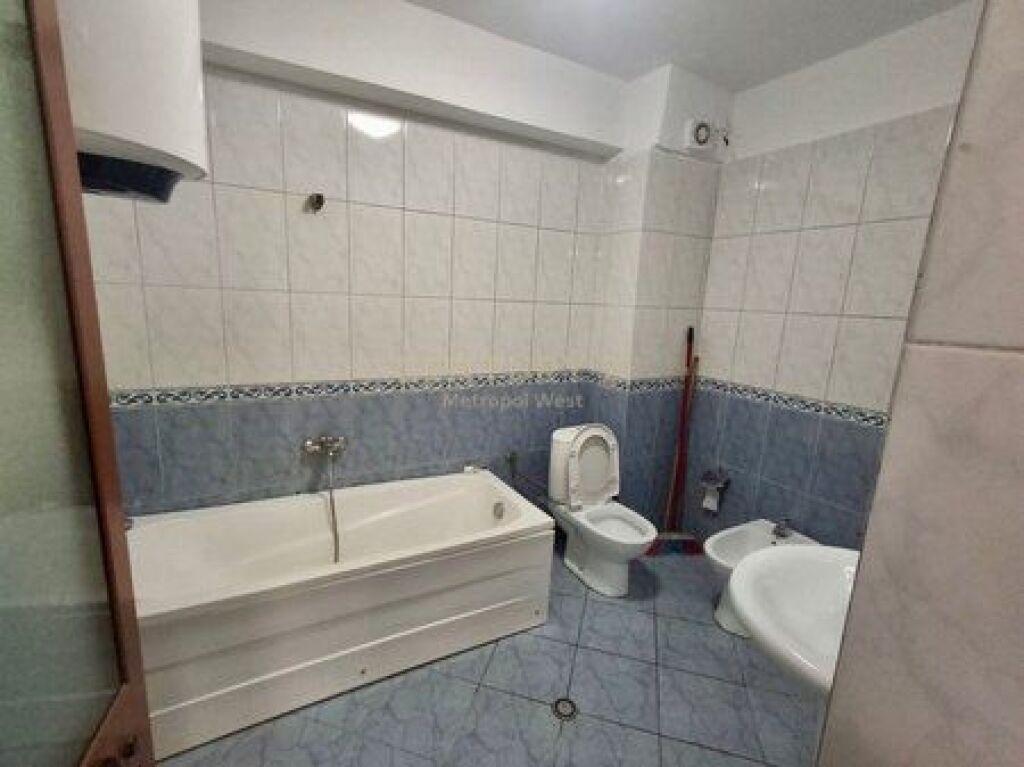 In vendita 3+1+2 vicino a "Petro Nini Luarasi", Via Margarita Tutulani– Posizione Elite!