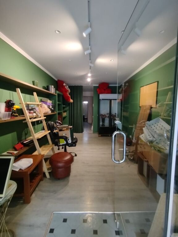 Affitto,Locale Commerciale,Via delle Barricate,Tirana 600 €