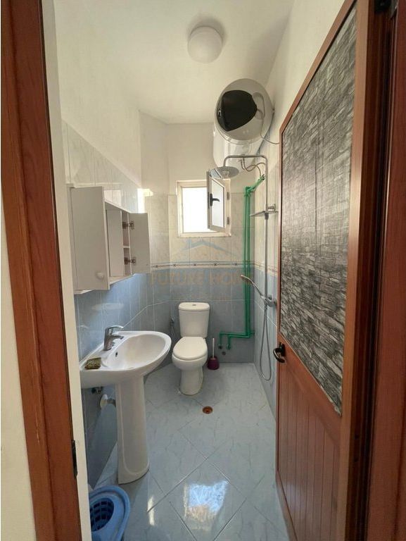 Qera, Apartament 2+1+2+Ballkon+Post Parkimi, Kodra e Priftit.