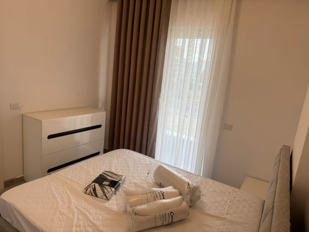 JEPET ME QERA APARTAMENT ME MOBILIM FRINGO TE RI ,1+1 NE RRUGEN JORDAN MISJA , 600 EURO