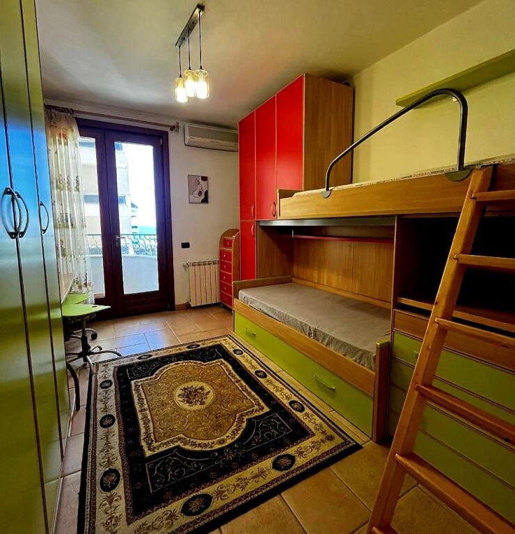 Apartament per Qira 2+1+2 prane Sfinks ne Vollga Durres