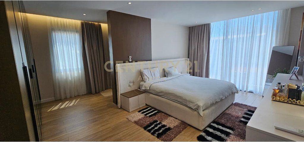 MODERN VILLA FOR SALE 3 FLOORS - RROTA E KUQE BEACH