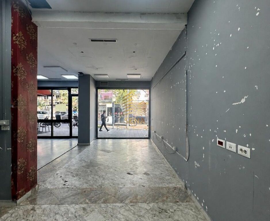 Qira, Ambient Biznesi,1+1+blk,Kryqezimi i 21-Dhjetorit,300,000Leke
