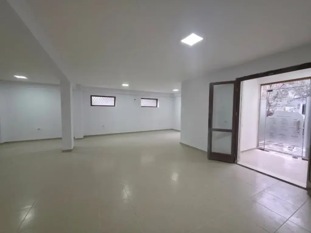 FOR RENT: Business unit 90 m² At the Botanical Garden