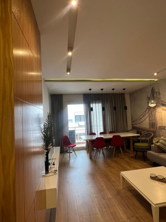 APARTAMENT 2+1 PER QERA NE KINOSTUDIO