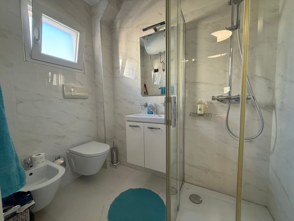 Shitet apartament 2+1+2 ne Bllok, Tirane