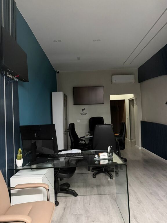 SHOP FOR RENT 64 M2 PARIS COMMUNE 130,000 LEKE FH-75106